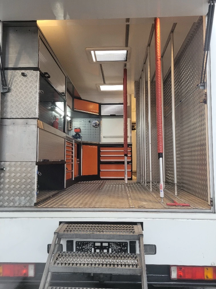 Iveco M122 Motorsport transporter