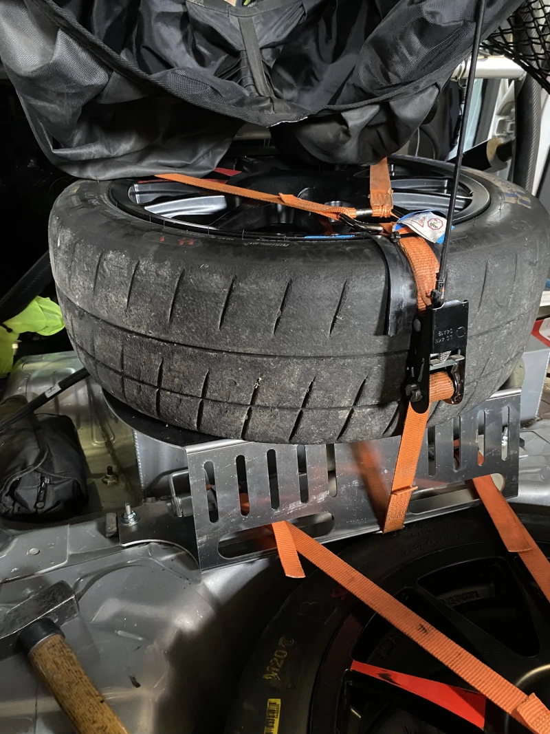 SPARE WHEEL CARRIER CLIO RC5/RC4