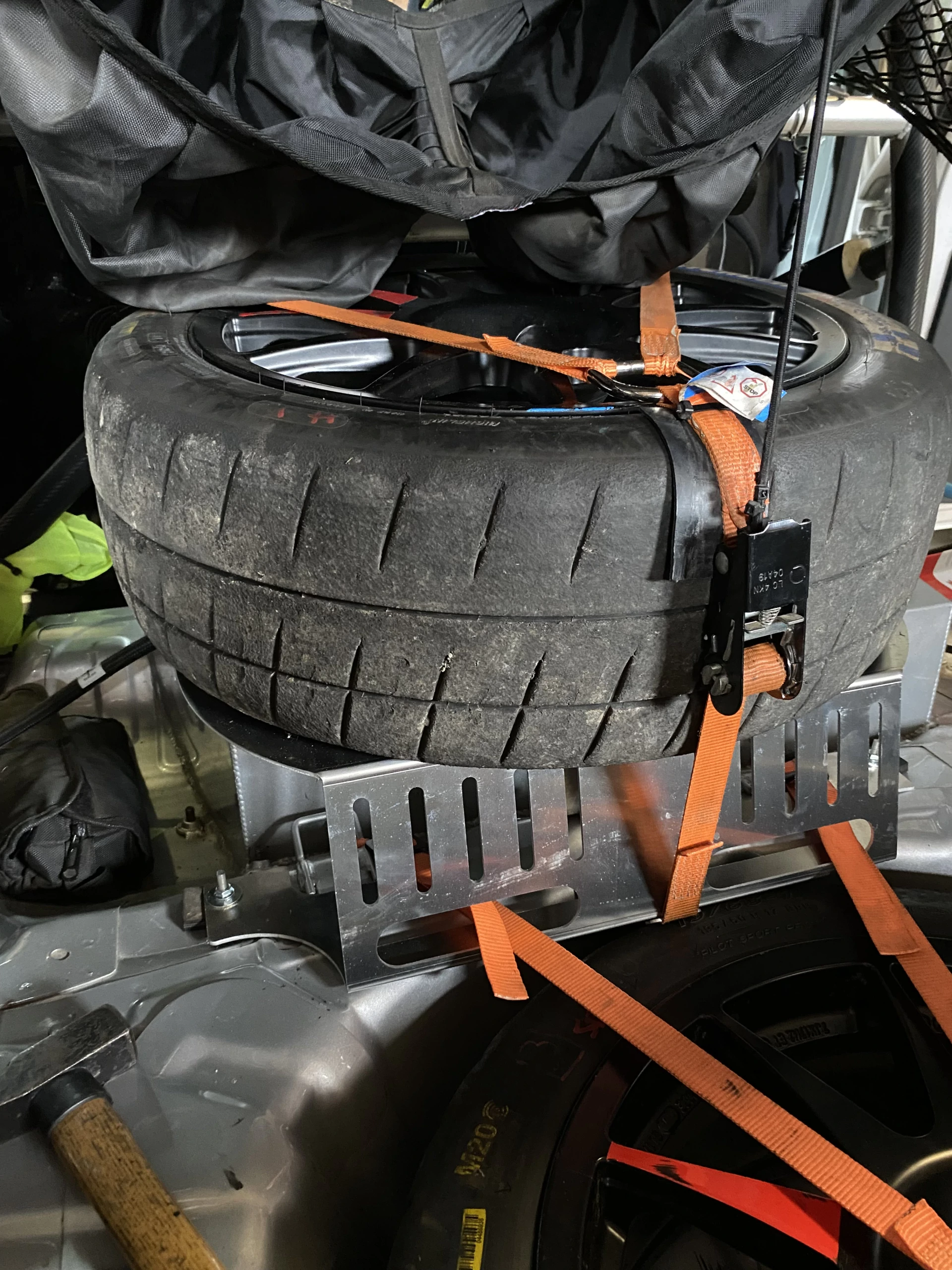 SPARE WHEEL CARRIER CLIO RC5/RC4
