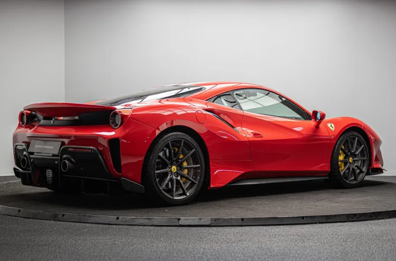 FERRARI 488 PISTA 3.9 720