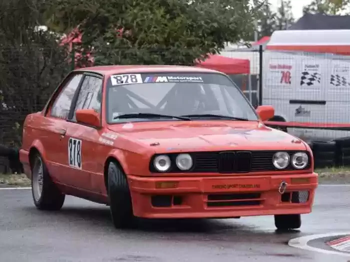 Exposition de voitures anciennes, sportives et youngtimers