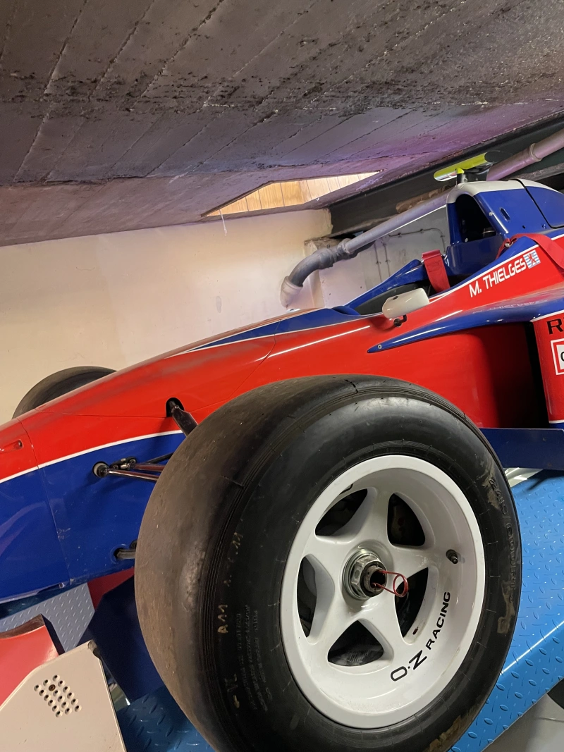 Lola B99/50