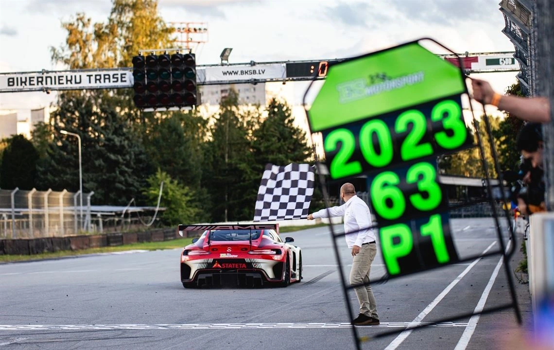 Race car rental services with the Mercedes-AMG GT3 Evo – photo 2