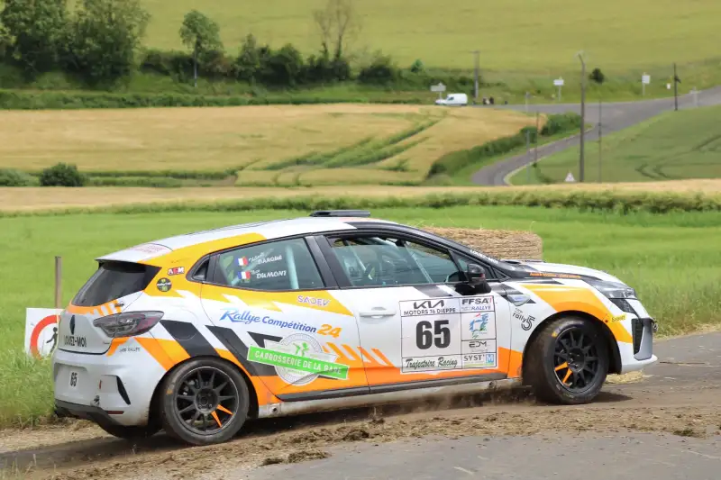 Rallye competition 24 met en location une clio rc5