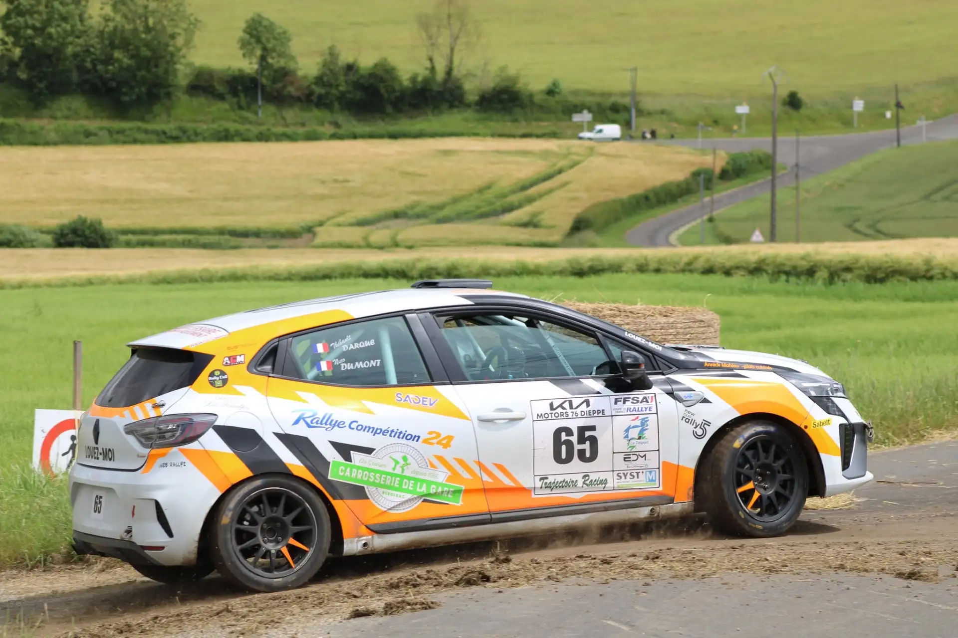 Rallye Competition 24 offers a Clio RC5 for hire – photo 2