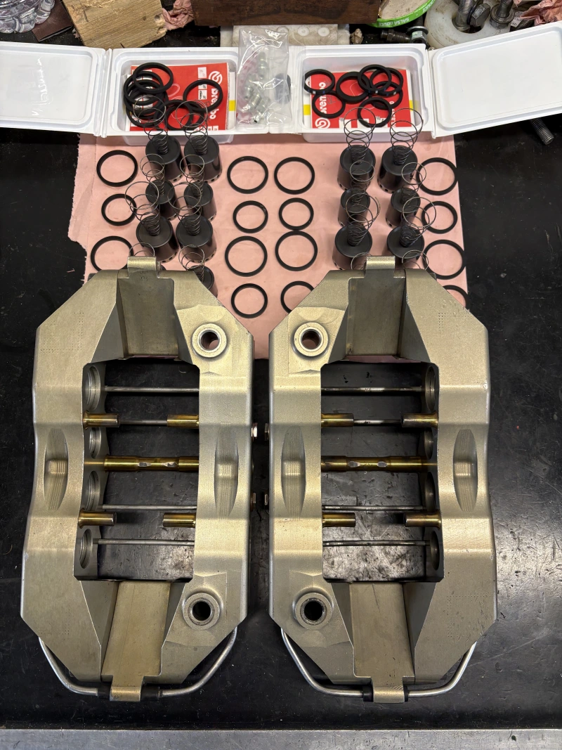 2 étriers Brembo 8 pistons révisés – 306 Maxi, Escort Cosworth Gr A, Mégane Maxi, Evo, VHC