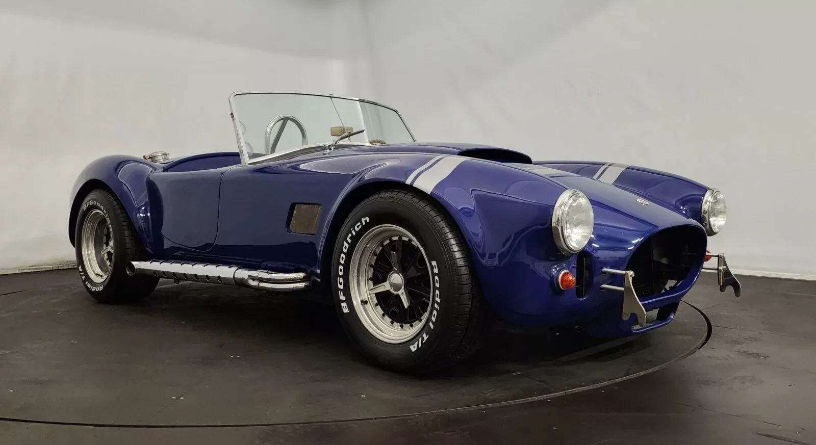 AC Cobra 427 replica by Dax