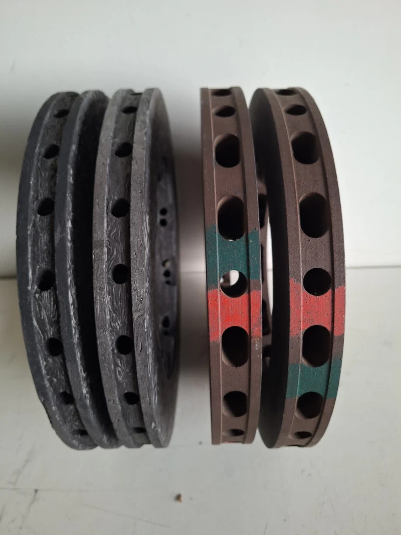 4x disques carbone + 8x plaquettes carbone