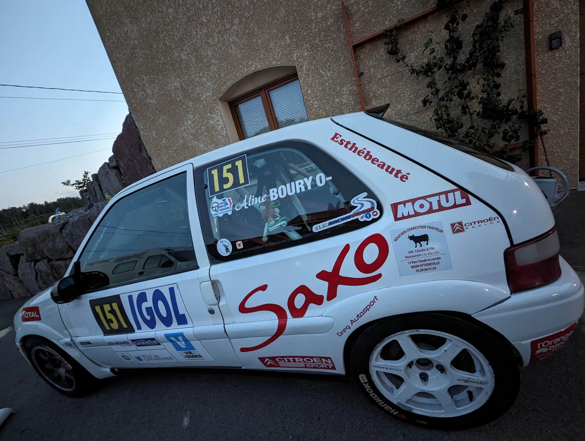Saxo VTS 1,6 L 16V N2. Déco Saxo challenge + très gros lot de bord