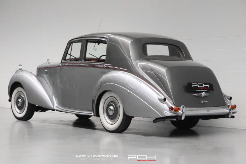 BENTLEY Type R Saloon