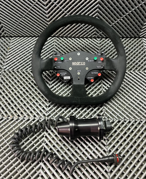 D'occasion. Volant Sparco avec adaptateur + câblage + boutons GT3