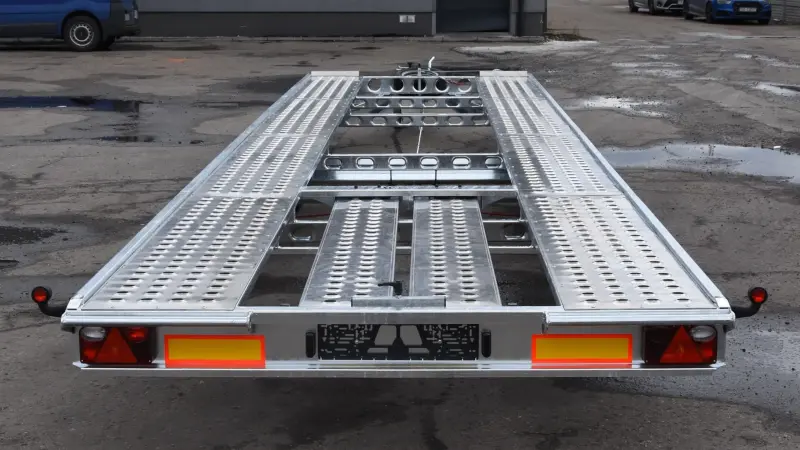 Wiola 2-car flatbed trailer (useful dimensions: 8.44 x 2.04 metres)