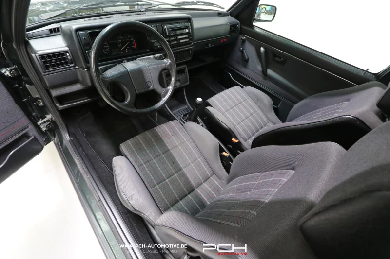 VOLKSWAGEN Golf GTI 16v 1.8 139hp + Sunroof - Fully Restored ! - 1990