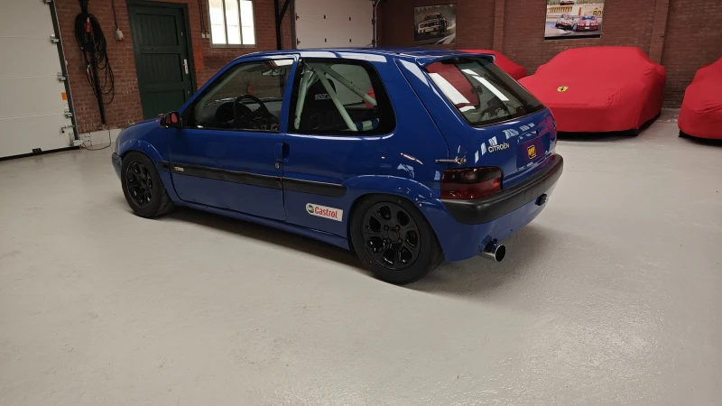 Voiture de course Citroën Saxo Cup