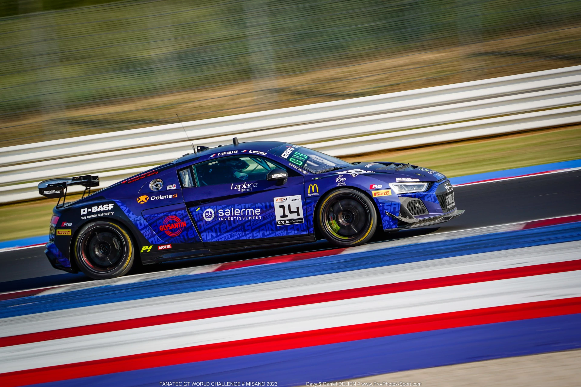 AUDI R8 GT4