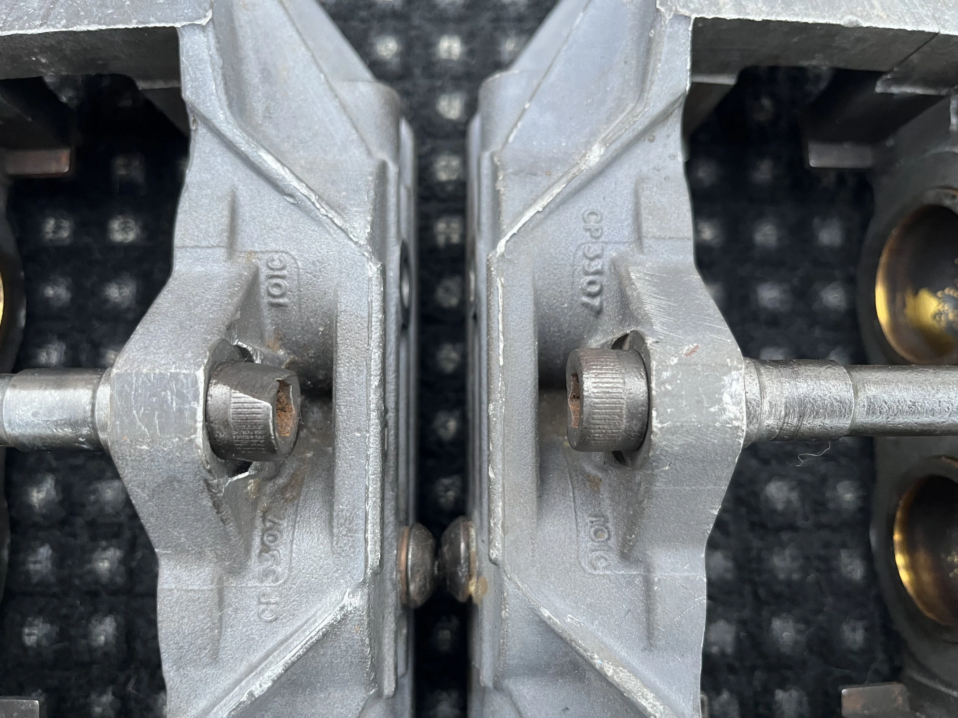 2 étriers FAMILLE CP3307 model CP3326 AP RACING PISTONS TITANE VHC 4 Pistons EN L ETAT – photo 4