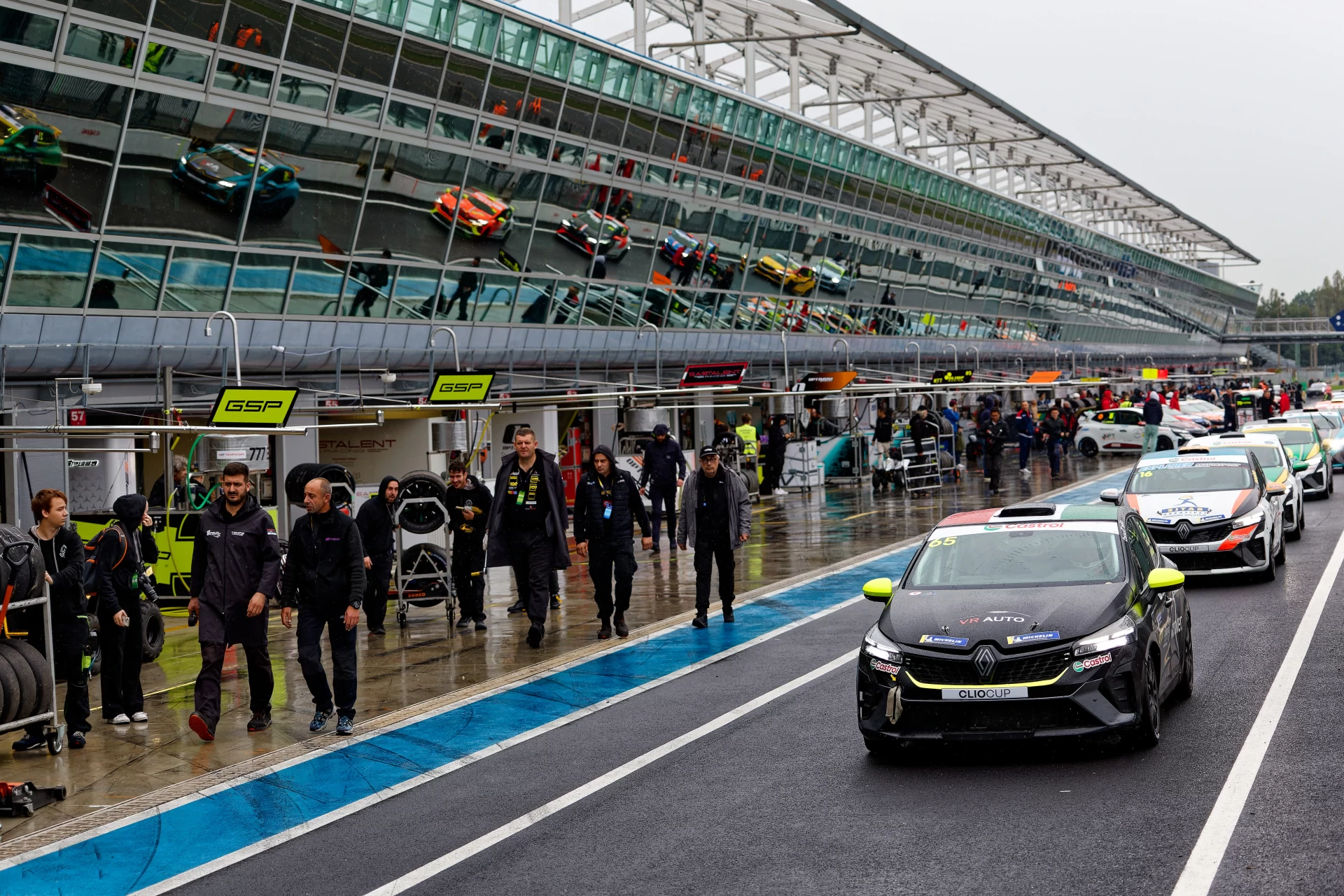 SevenHills Motorsport propose un forfait arrivée et conduite pour la Renault Clio Cup 2025 ! – photo 4