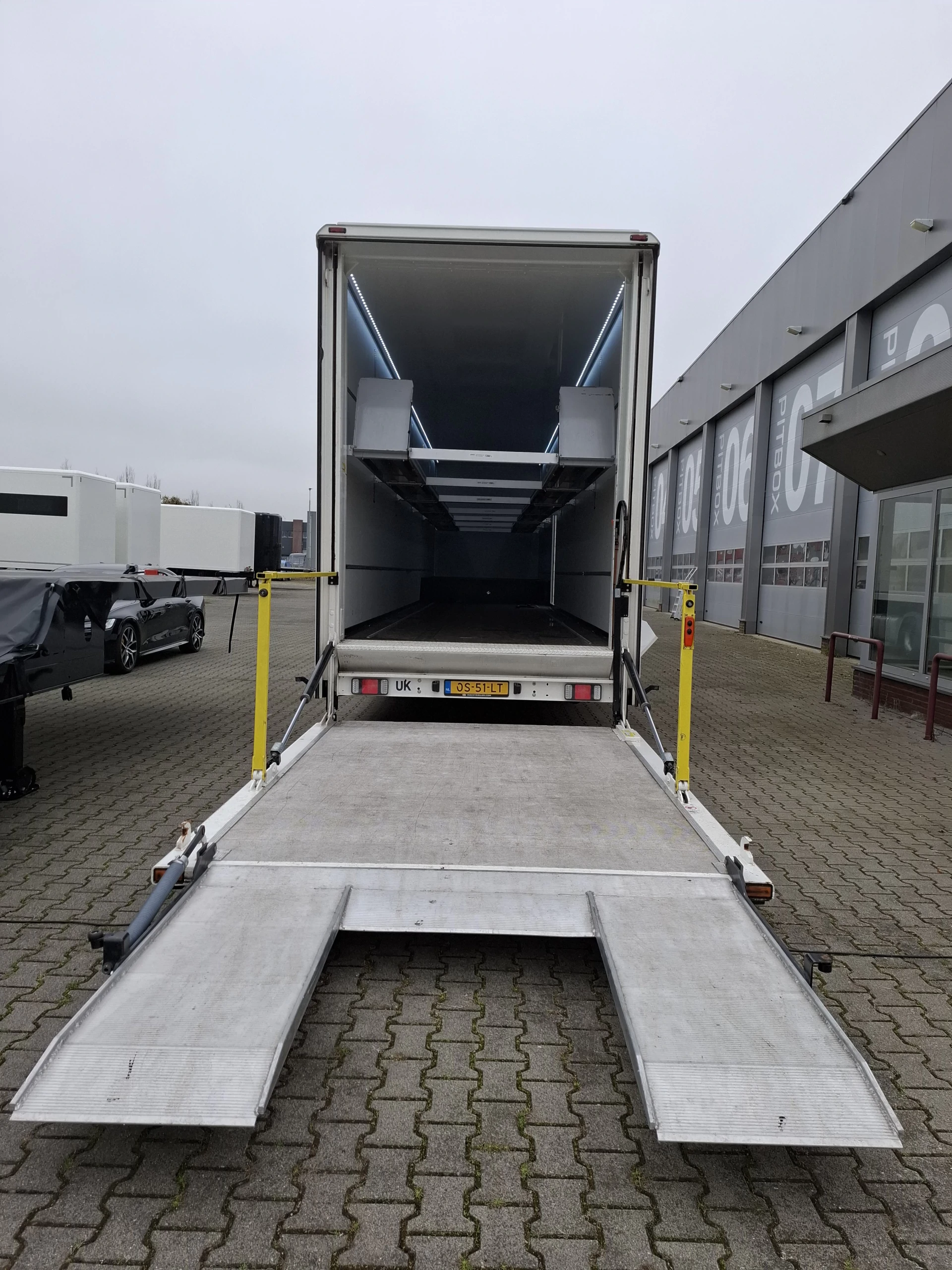 For sale: used race trailer Line-Up for 5/6 cars