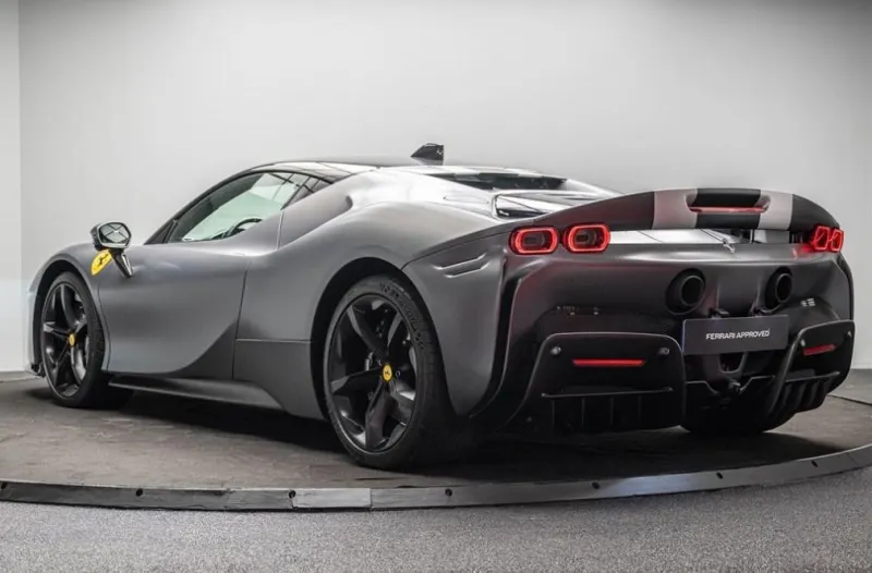FERRARI SF90 STRADALE 4.0 V8 780 CH PHEV