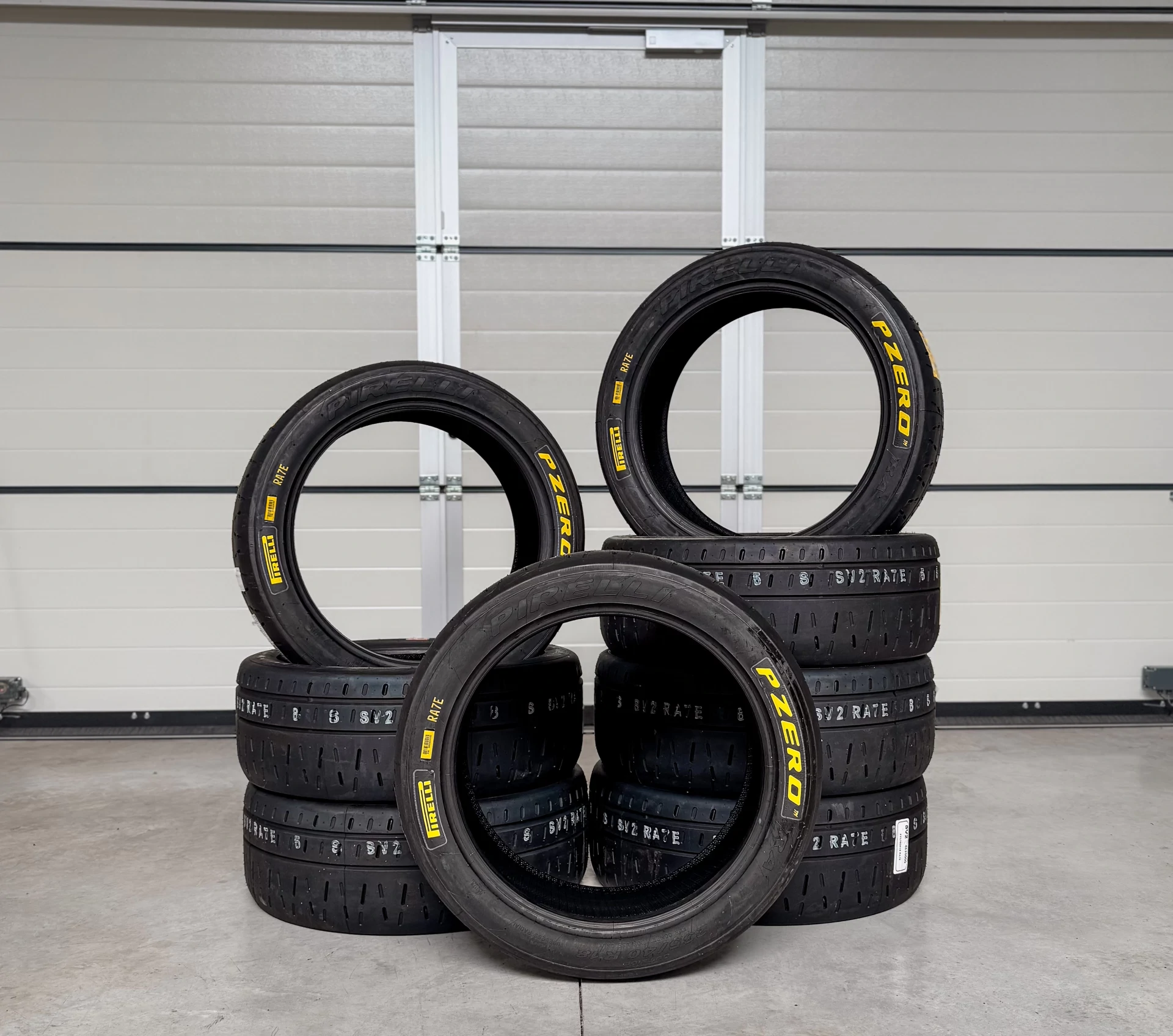 4x PIRELLI 18'' FIA RA5 NEUFS – photo 1