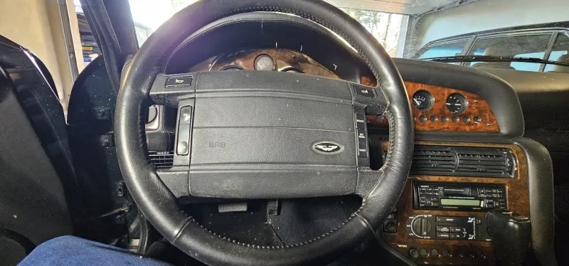 Aston martin v8 coupé LHD 1997