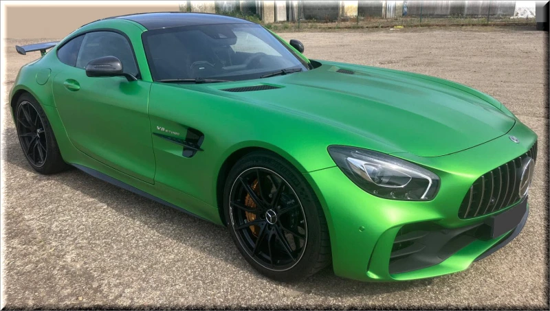 A rare first-own car with 7,500 km – AMG GTR 585 cv – Registered in France