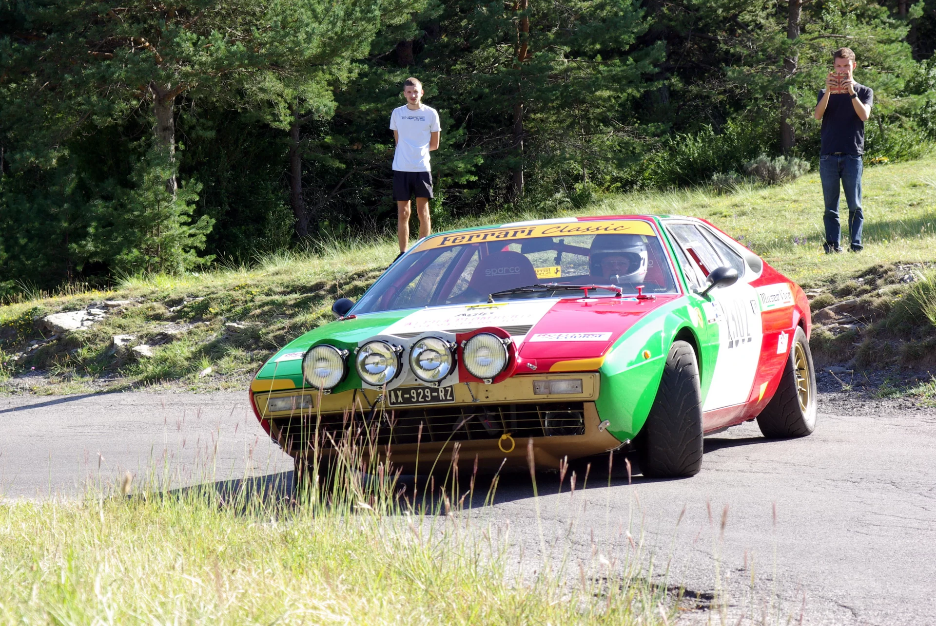 Sells or exchanges FERRARI 308 GT4