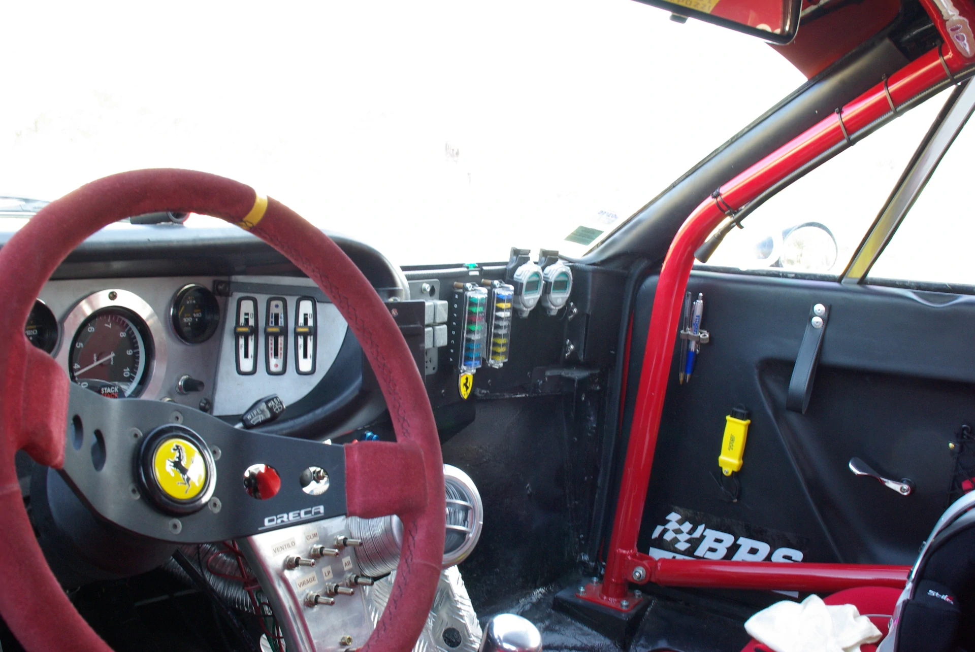 Sells or exchanges FERRARI 308 GT4