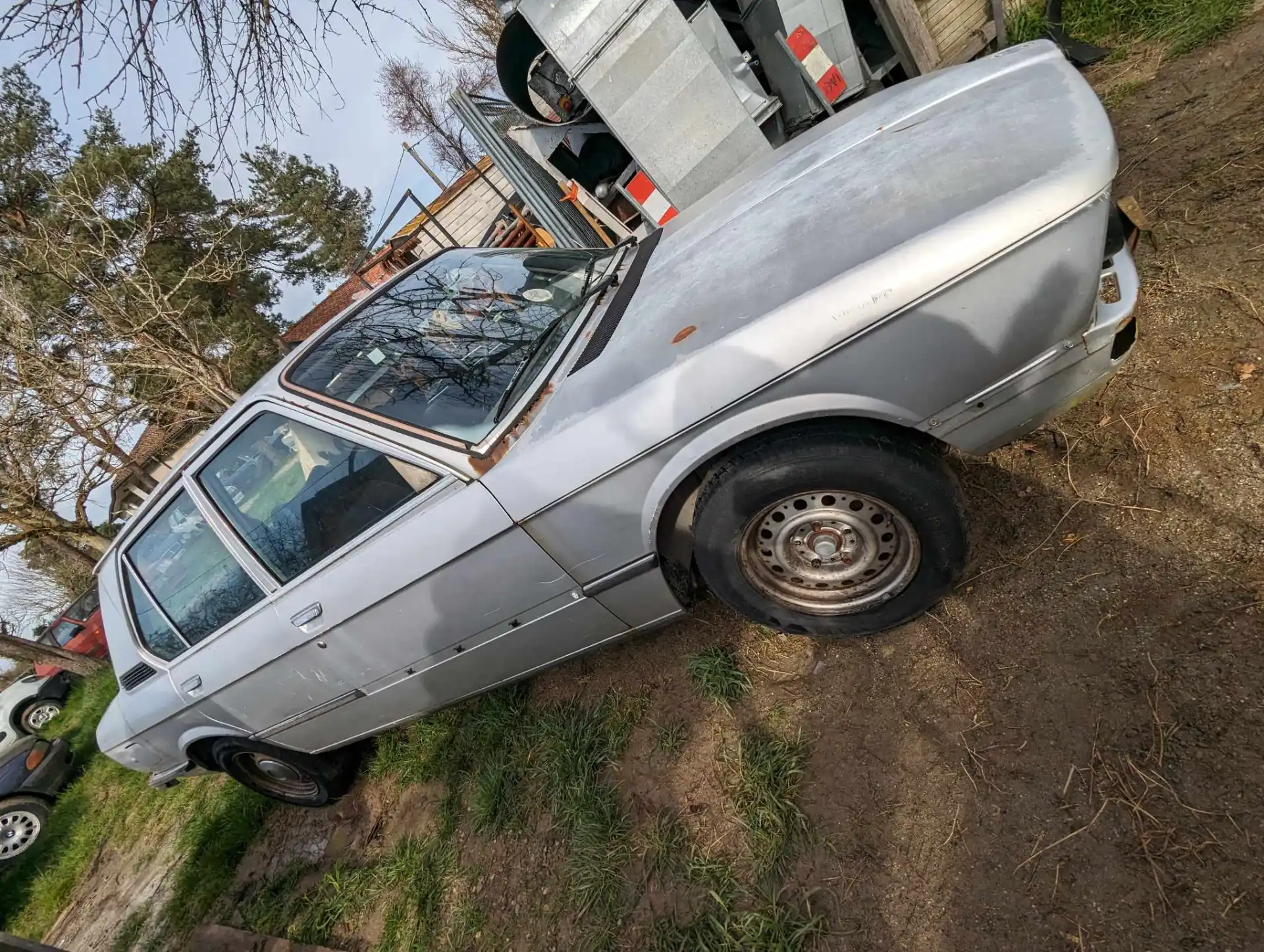 BMW e12 520 carbu 117000 km à restaurer – photo 1