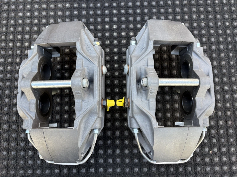 2 étriers CP3307 AP RACING 4 PISTONS NEUFS