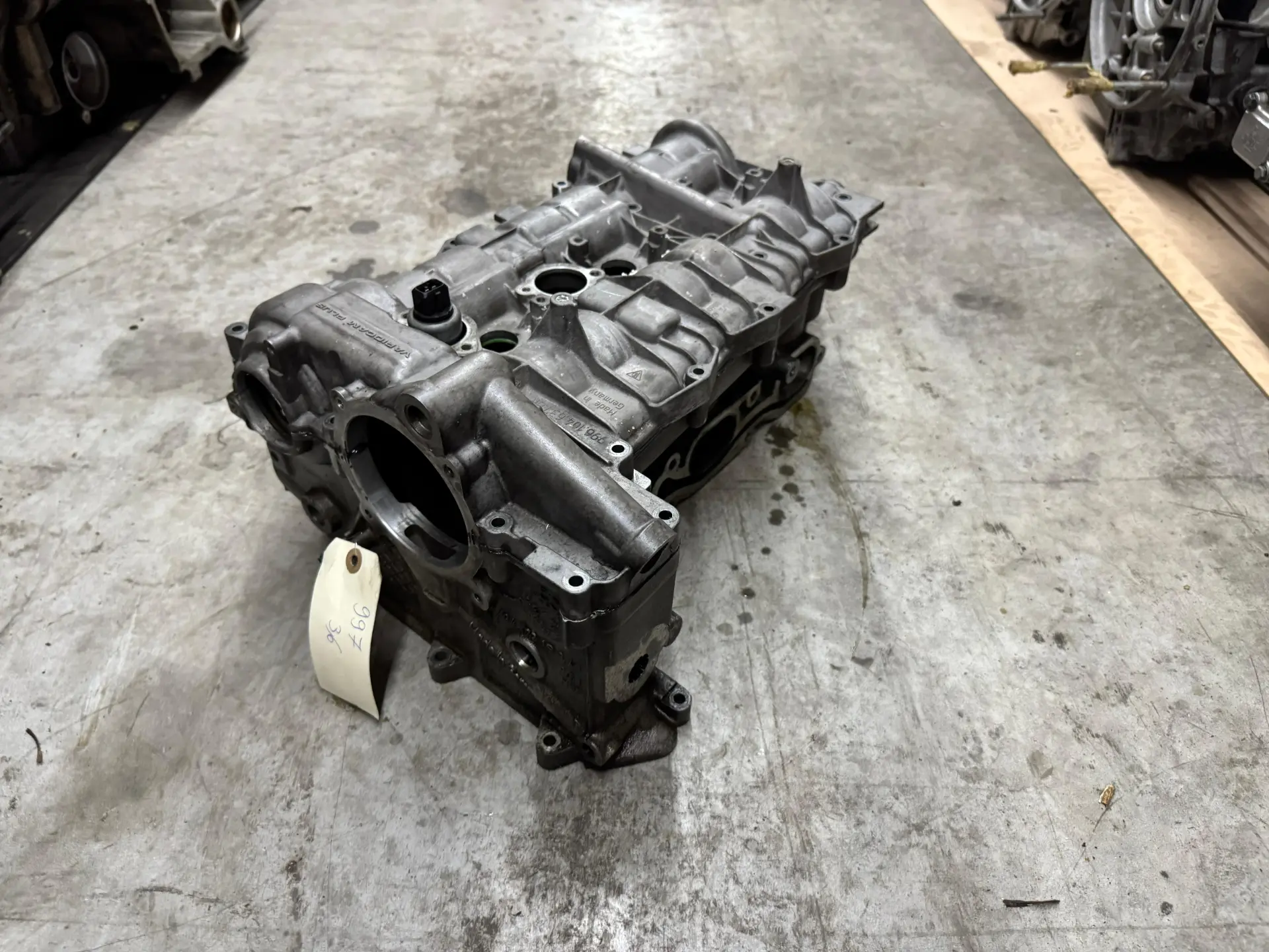 Porsche 996 cylinder head, reference 996 04 637 – photo 1