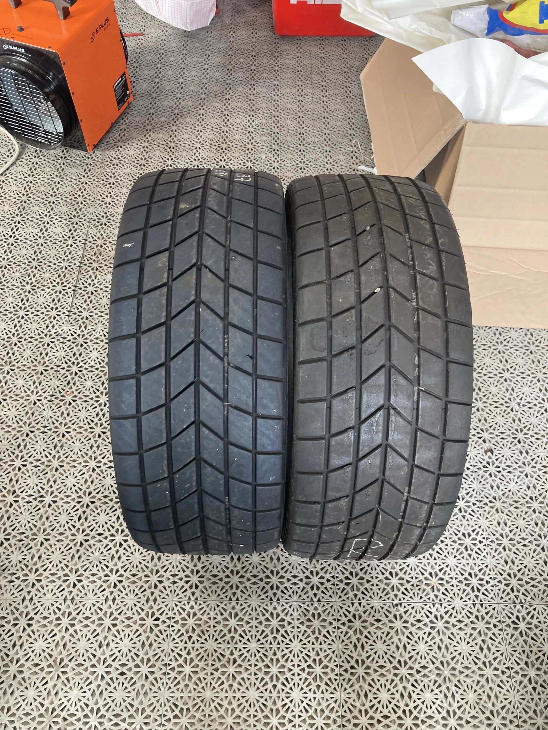 2 pneus pluies Pirelli 225/625 R17 Gamme WS