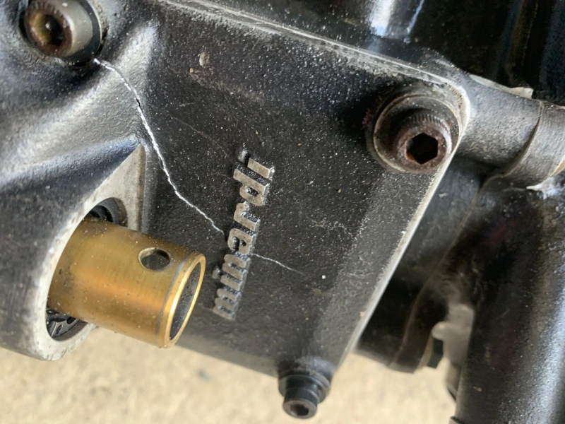 1998 Minardi M198 F1 Boîte de vitesses en magnésium - endommagée par l'impact