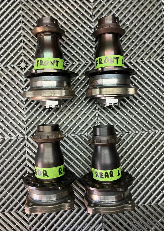 Neuf. Lot de 4 moyeux de roue à fixation centrale. BMW Motorsport GT3, GT2, DTM