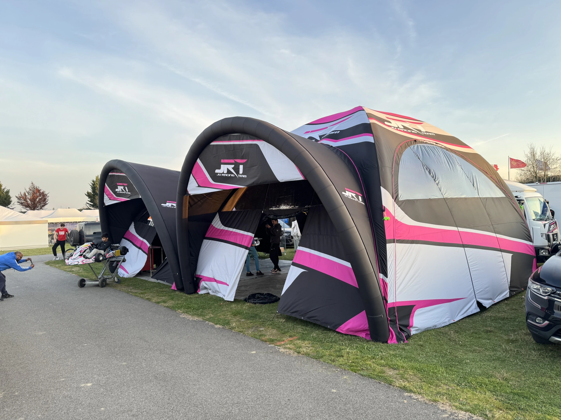 Inflatable tent 6x6 – photo 1