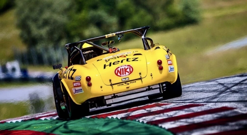 Cobra 427, voiture de course