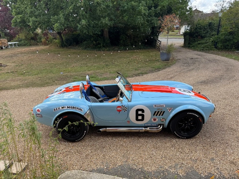 Cobra de Pilgrim Motorsports, V8 5,0, boîte automatique, livrée Gulf