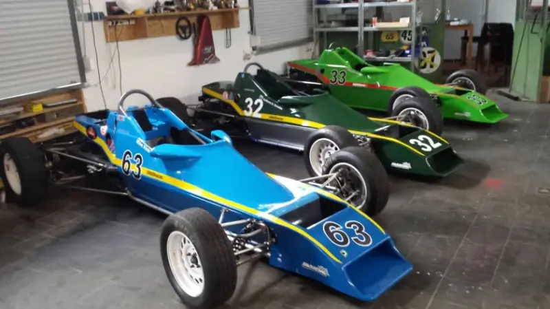 3 X Formule Ford 1600 (2X 1979, 1X 1980) voitures de course et de tête