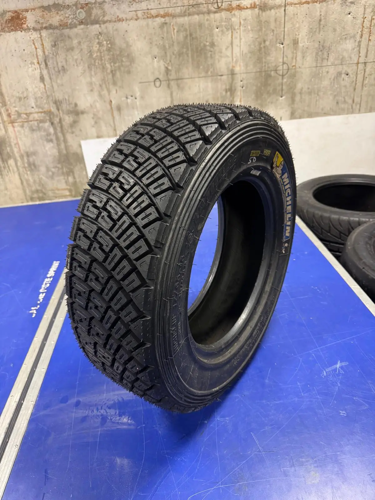 4 new Michelin H90R earth tyres – photo 1