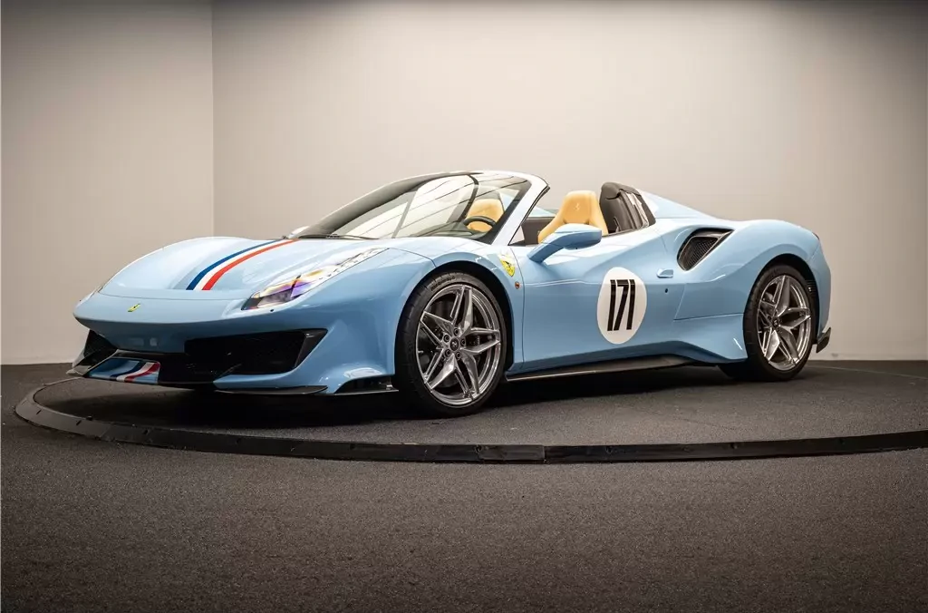 FERRARI 488 PISTA