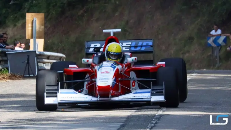 LOLA B99/50 F3000