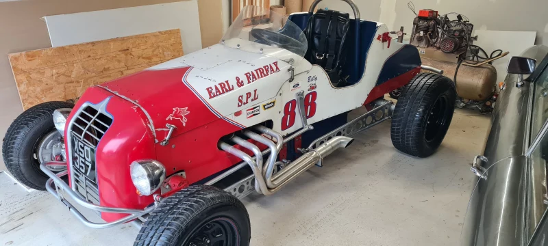 Voiture de course Ford Oval Circuit
