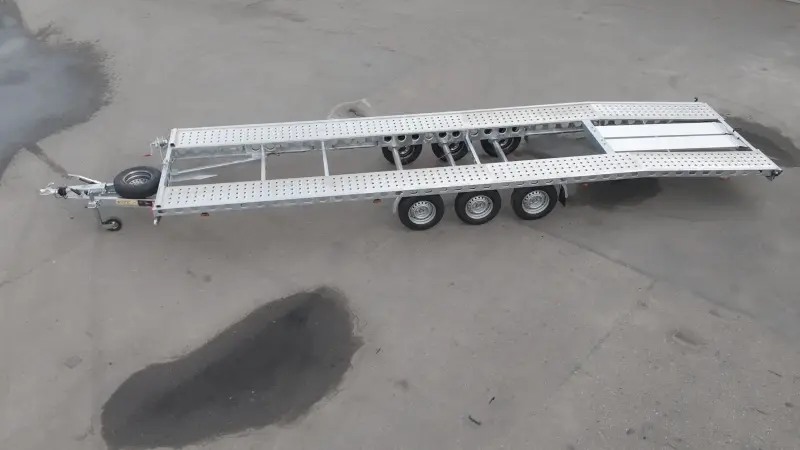 Wiola 2-car flatbed trailer (useful dimensions: 8.44 x 2.04 metres)