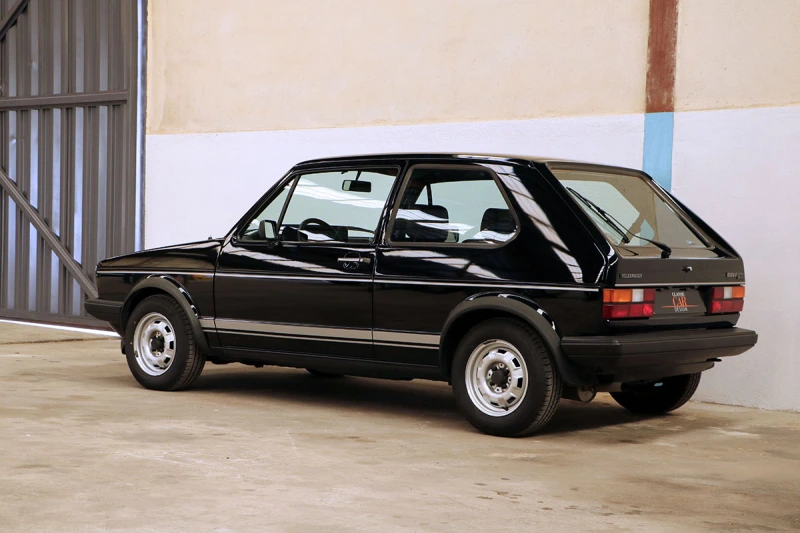 VOLKSWAGEN Golf GTI 1600
