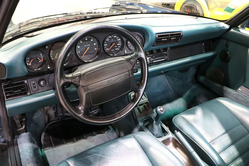 PORSCHE 964 Carrera 4