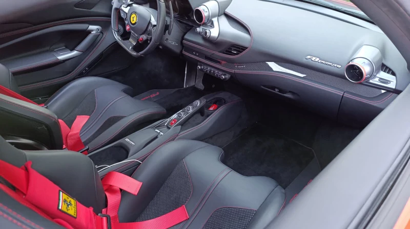 FERRARI F8 Tributo