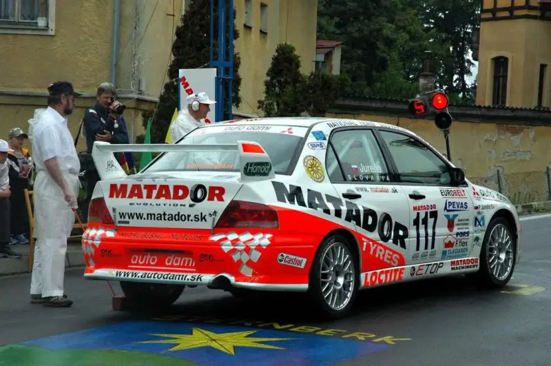 MITSUBISHI LANCER EVO IX : prête pour la course