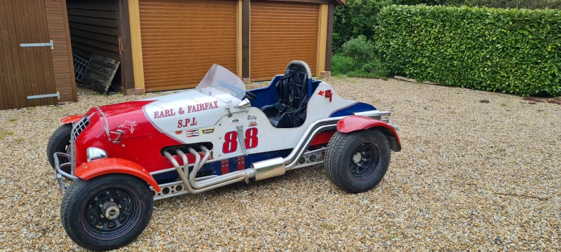 Voiture de course Ford Oval Circuit