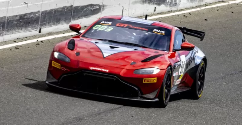 2022 Aston Martin Vantage GT4