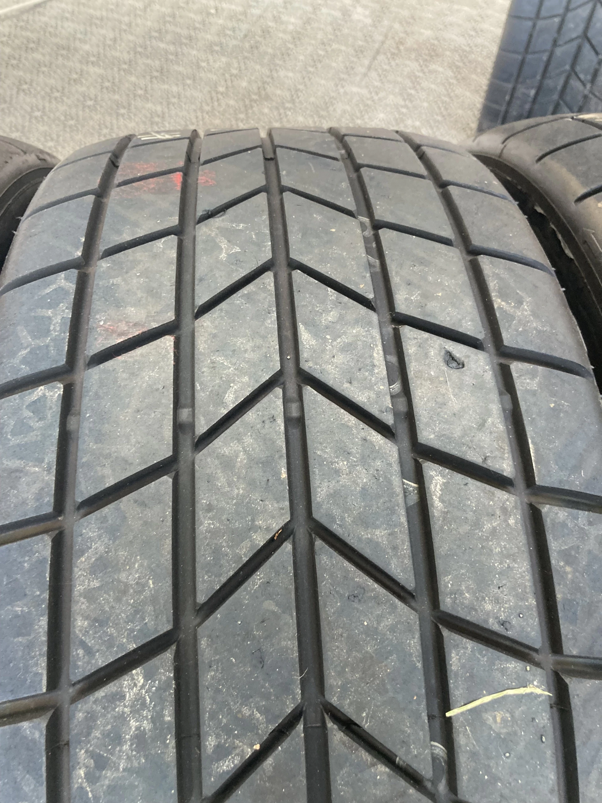 3 Pirelli WH 225/625 - R17 tyres